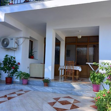 Sea View Apartments Вльора Екстер'єр фото