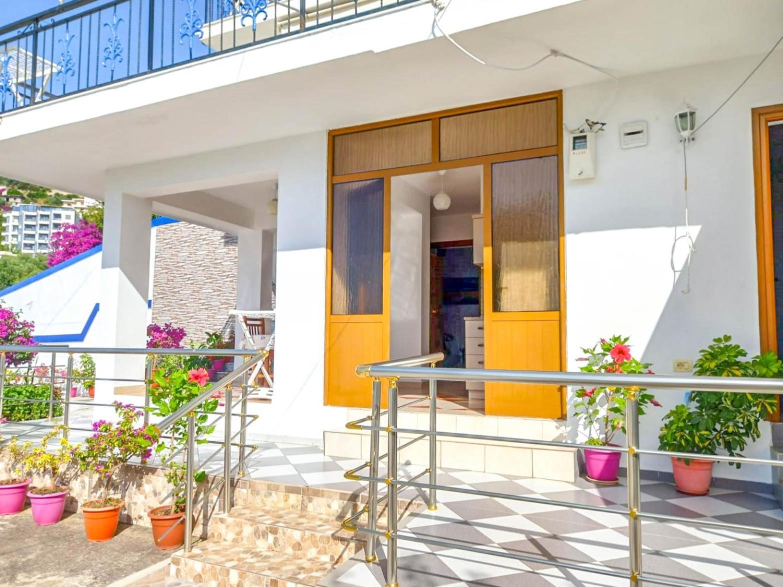 Sea View Apartments Вльора Екстер'єр фото