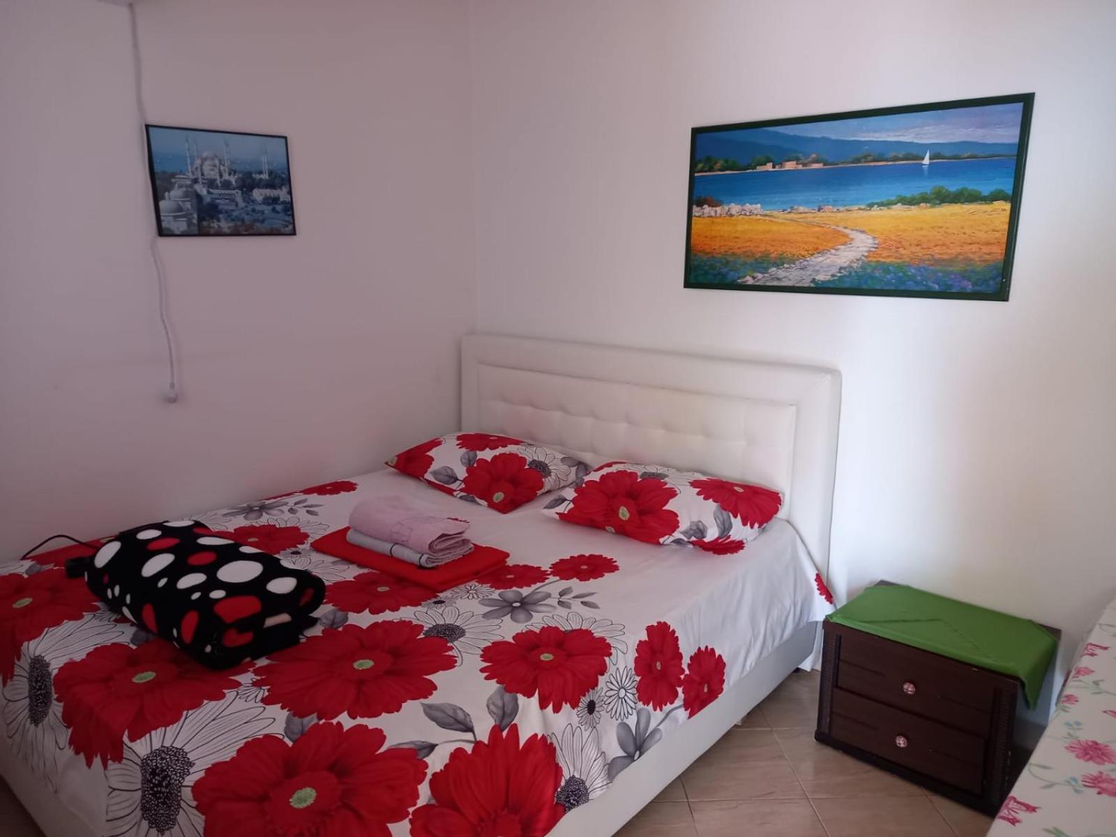 Sea View Apartments Вльора Екстер'єр фото
