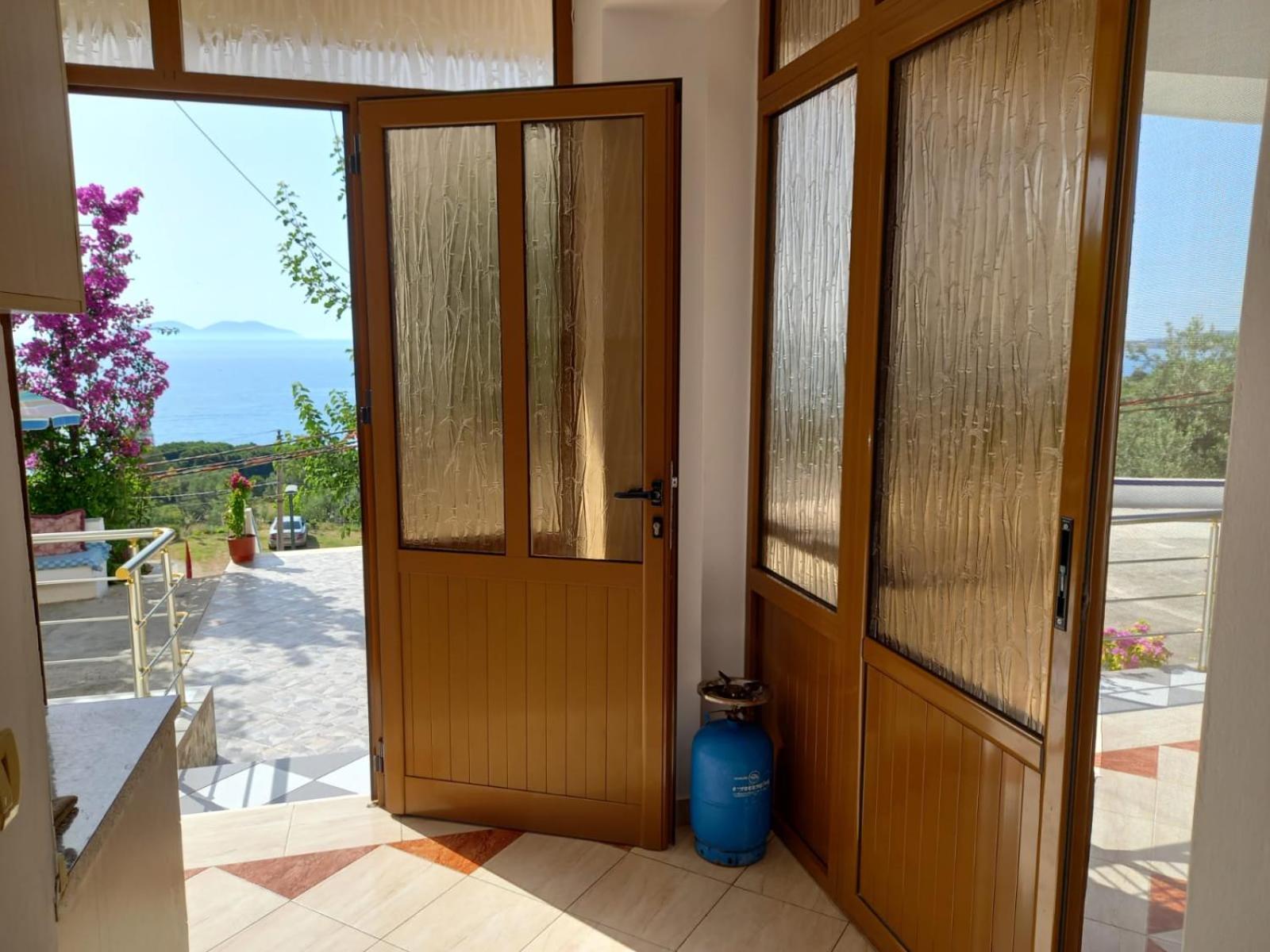 Sea View Apartments Вльора Екстер'єр фото
